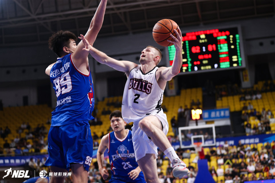 总决赛首战 总决赛首战