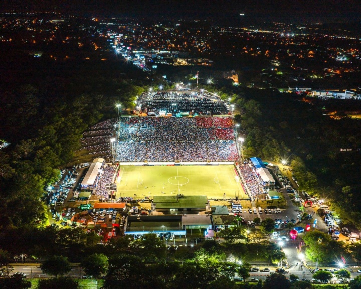 战的尼加拉, 逼平哥斯达