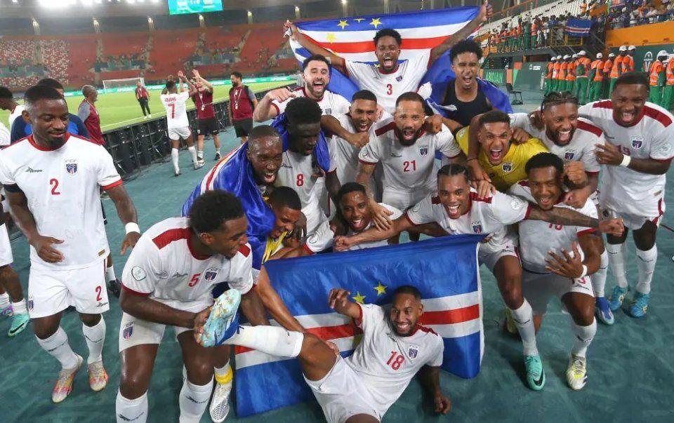 ue, ue, 狂欢 ue, ue, 狂欢