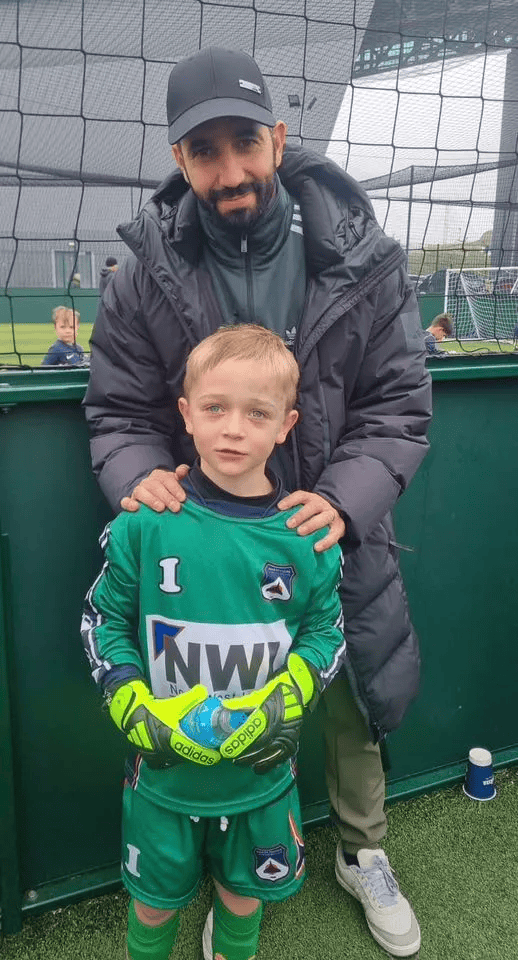 引了众多英, 包括 引了众多英, 包括