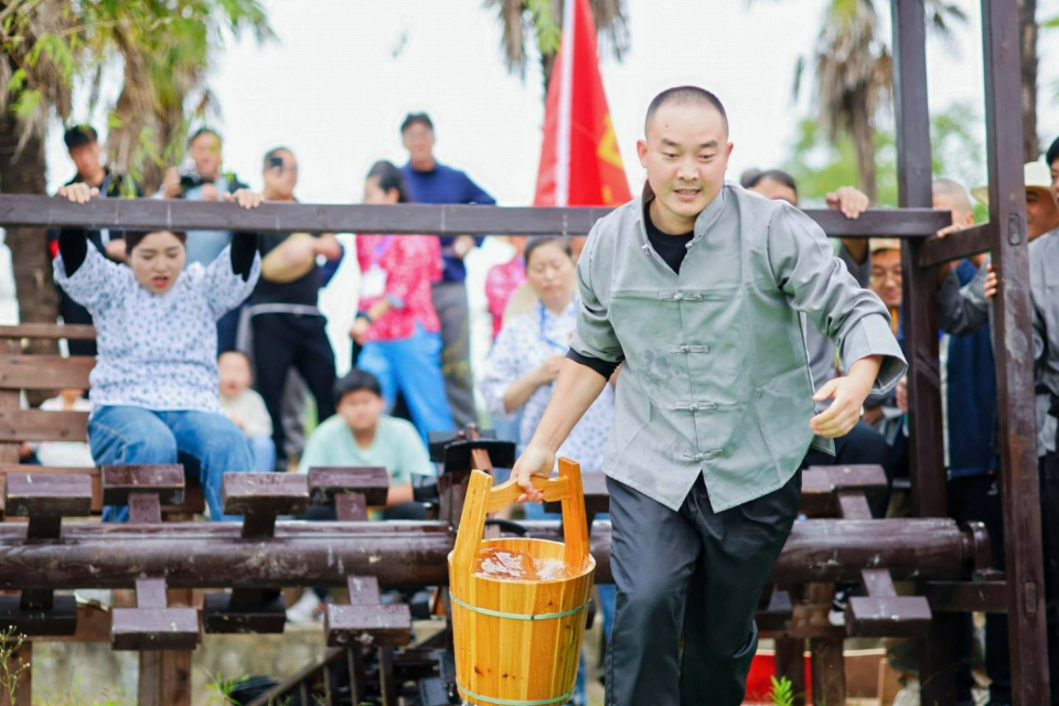 图为, 身大赛长丰 图为, 身大赛长丰